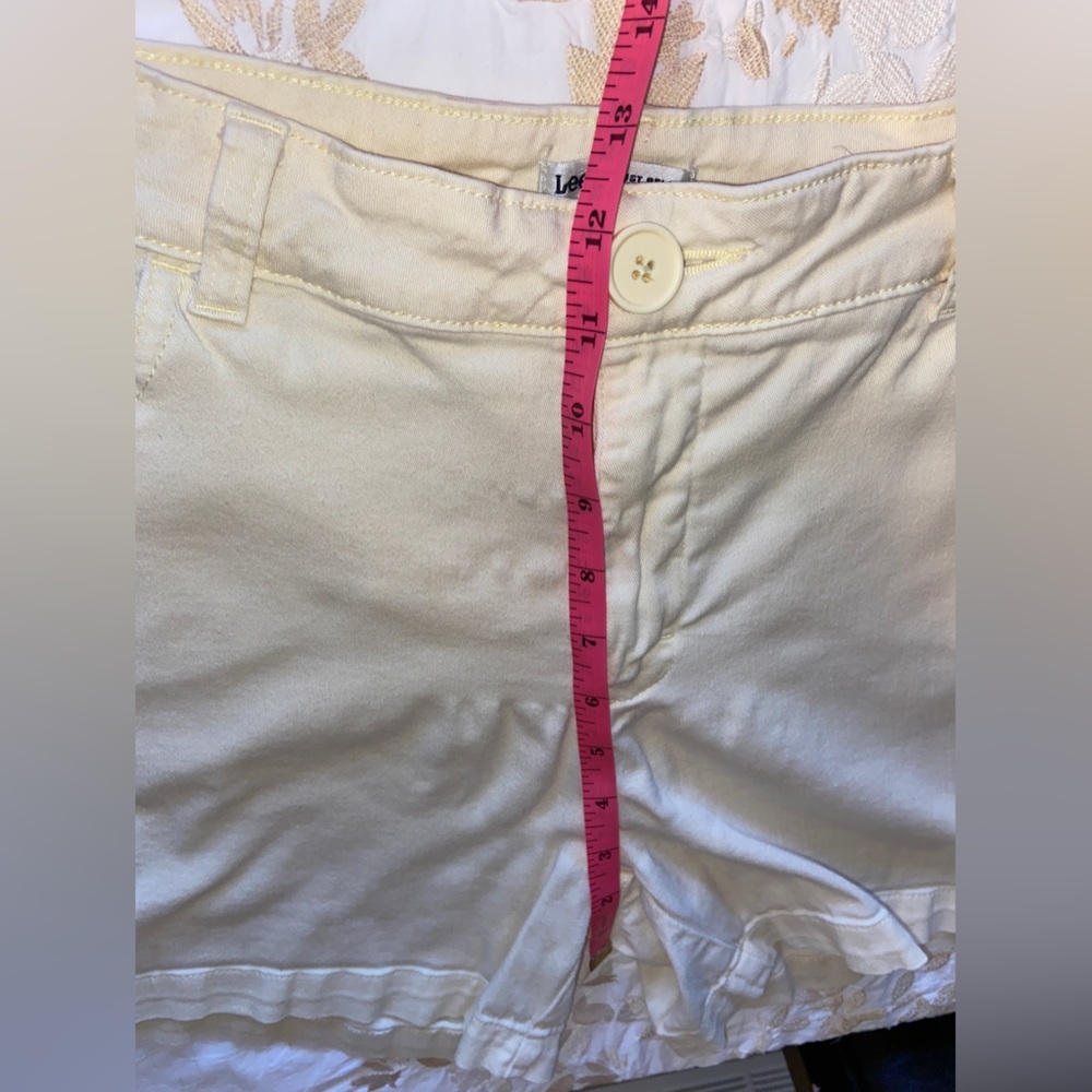 Lee Vintage 𝅺Size-10 Faded Banana Yellow, Jean Styled Above the Hips Shorts-old - Picture 8 of 11